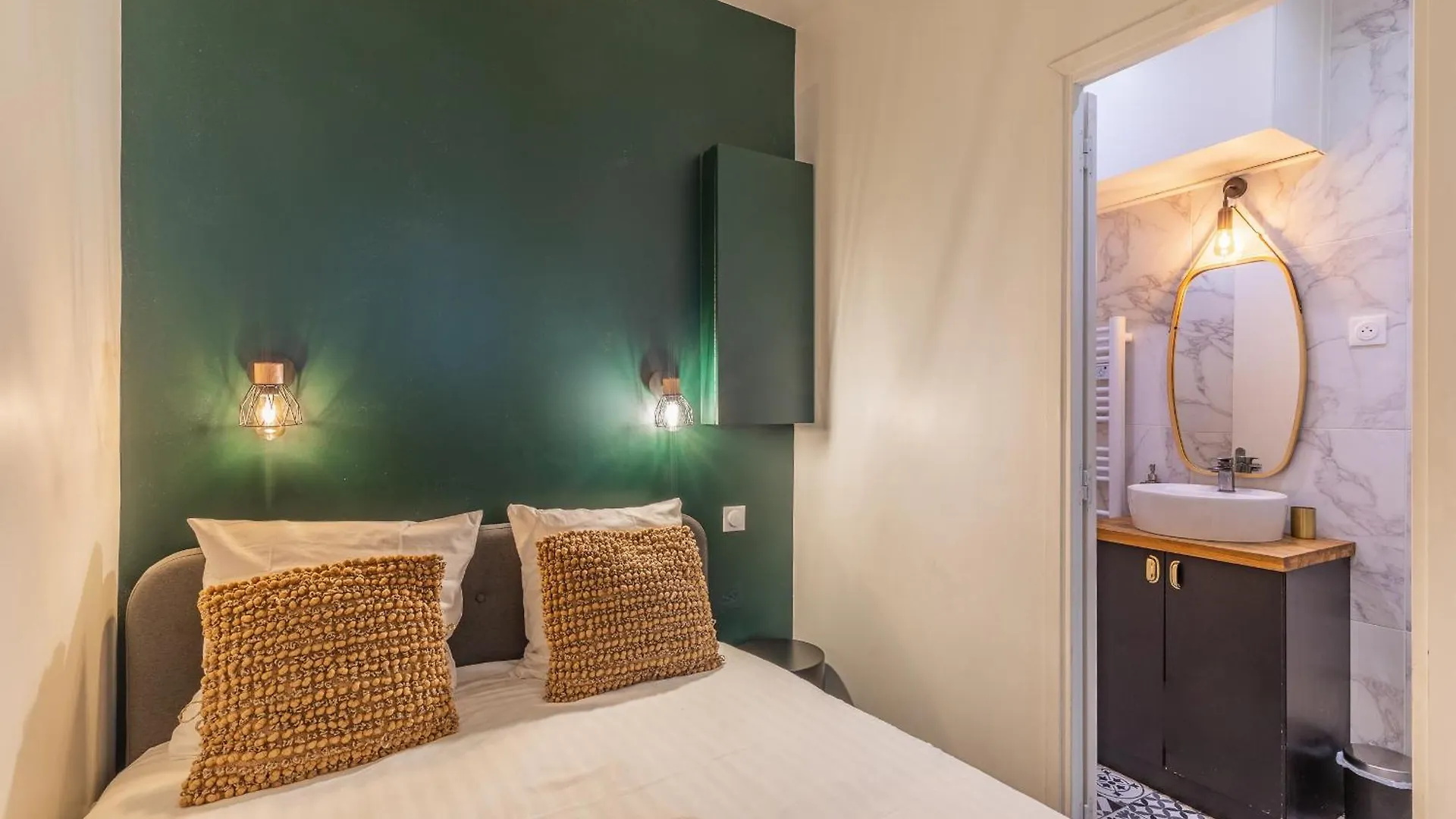 Ile Saint Louis, Notre Dame, 1 2 A 4p Apartment