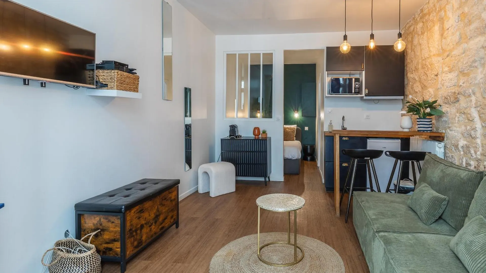 Ile Saint Louis, Notre Dame, 1 2 A 4p Apartment Paris